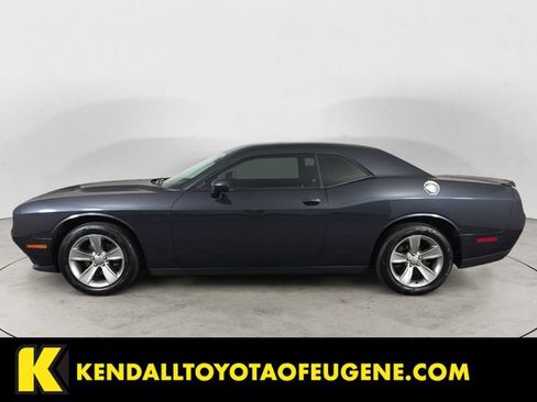 Used 2017 Dodge Challenger SXT RWD image 2