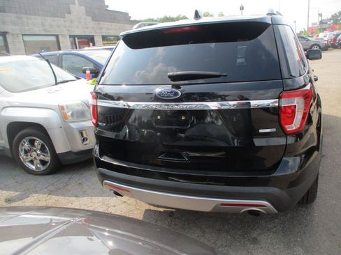 Used 2017 Ford Explorer XLT w/ Equipment Group 202A AWD/4WD image 6
