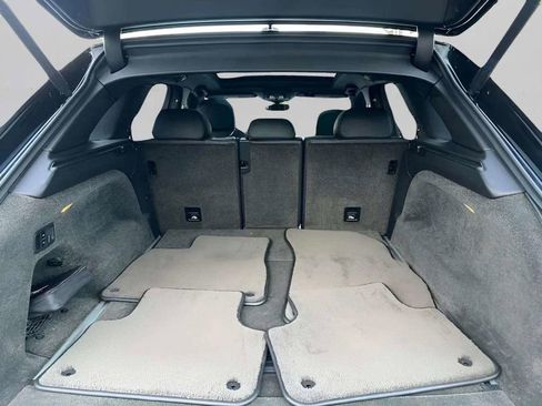 Used 2017 Bentley Bentayga AWD/4WD image 29