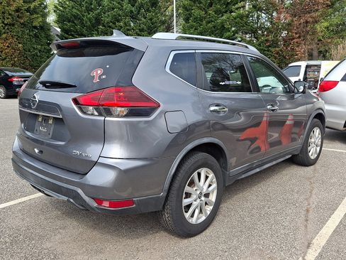 Used 2018 Nissan Rogue SV w/ Premium Package AWD/4WD image 3