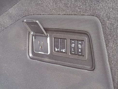 Used 2023 Cadillac Escalade Premium Luxury AWD/4WD image 21