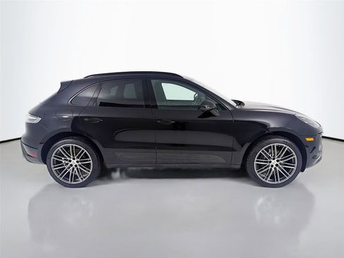 Used 2023 Porsche Macan AWD/4WD image 28