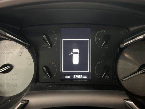 Used 2018 Toyota Sequoia TRD Sport AWD/4WD image 15
