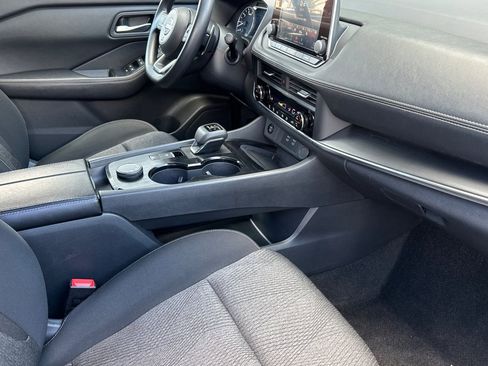 Used 2024 Nissan Rogue SV image 17