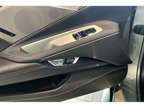 Used 2024 Chevrolet Corvette Stingray Preferred Cpe w/ Body-Color Dual Roof Package RWD image 32
