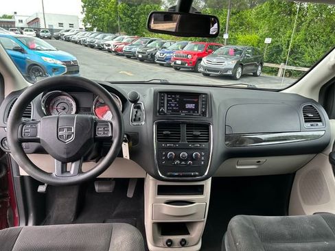 Used 2019 Dodge Grand Caravan SE w/ UConnect Hands-Free Group FWD image 13
