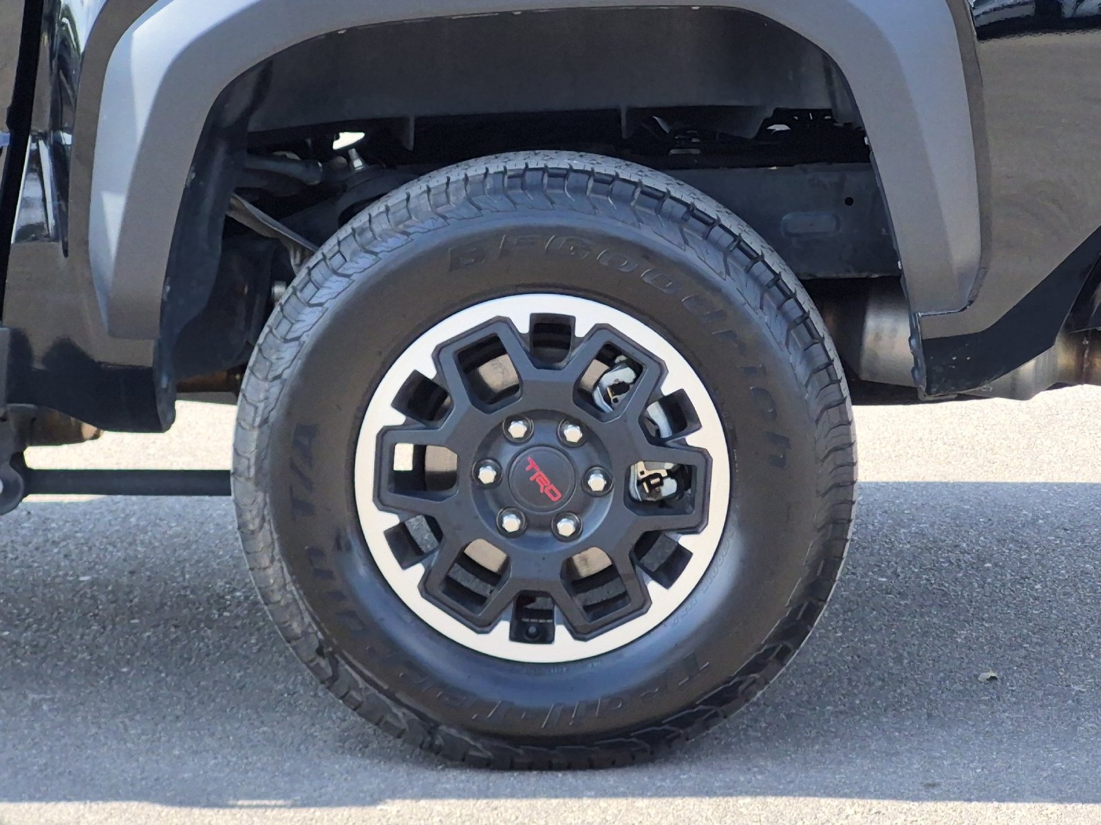 Certified 2025 Toyota Tacoma TRD Off-Road AWD/4WD image 22