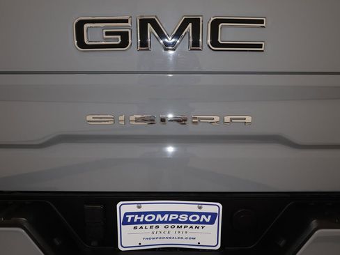 Used 2024 GMC Sierra 1500 AT4 w/ Technology Package AWD/4WD image 39