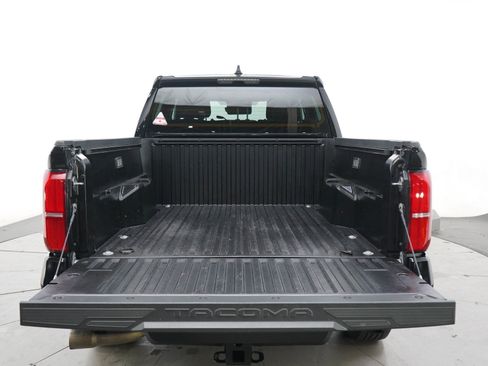 Used 2025 Toyota Tacoma SR5 AWD/4WD image 16