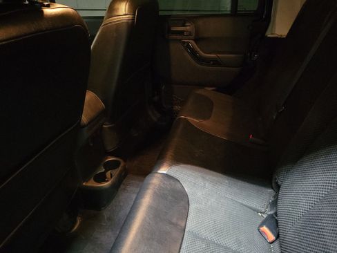 Used 2017 Jeep Wrangler Unlimited Sahara image 10