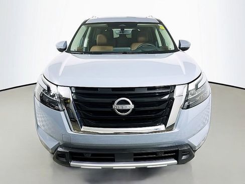 Used 2025 Nissan Pathfinder Platinum w/ Cargo Package AWD/4WD image 2