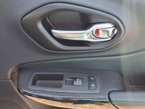 Used 2023 Jeep Cherokee Altitude Lux image 92