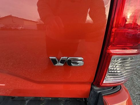 Used 2016 Toyota Tacoma TRD Sport image 30