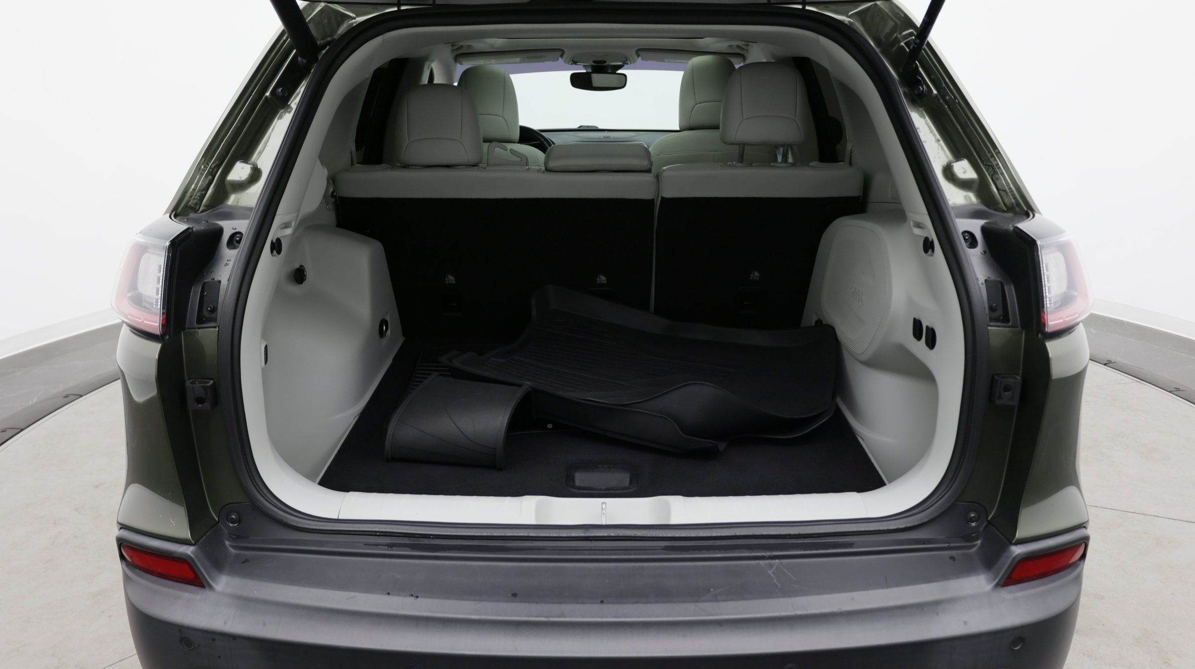 Used 2021 Jeep Cherokee Limited FWD image 32
