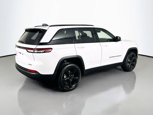 New 2025 Jeep Grand Cherokee Altitude image 7