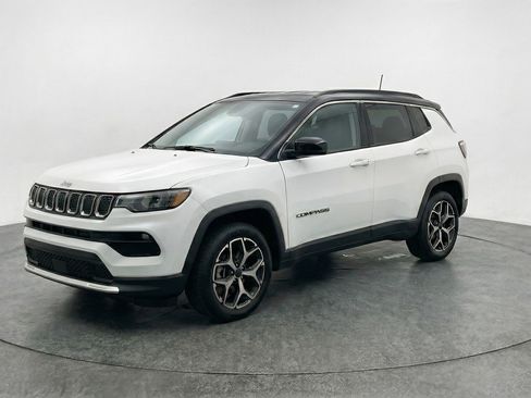 Used 2025 Jeep Compass Limited image 3