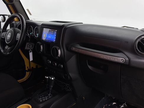 Used 2015 Jeep Wrangler Unlimited Sport w/ Connectivity Group image 28