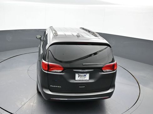 Used 2017 Chrysler Pacifica Touring-L image 39