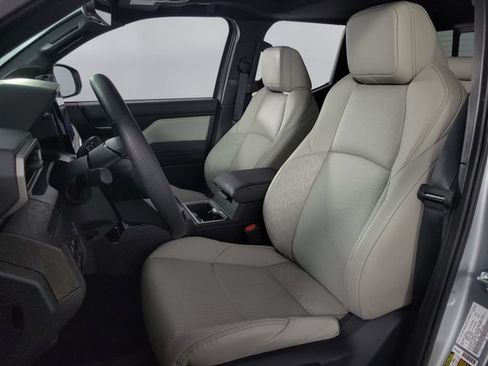 Used 2025 Toyota Tacoma Limited AWD/4WD image 11