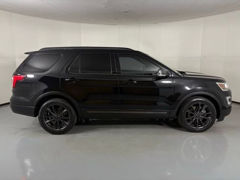 Used 2017 Ford Explorer XLT w/ Equipment Group 202A image 18