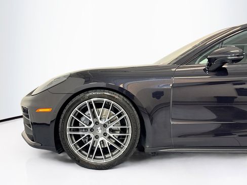 Used 2025 Porsche Panamera image 28