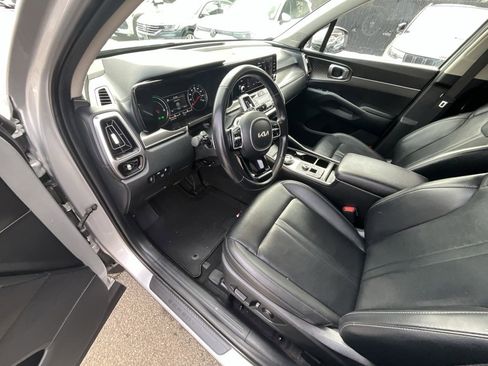 Used 2023 Kia Sorento EX image 11