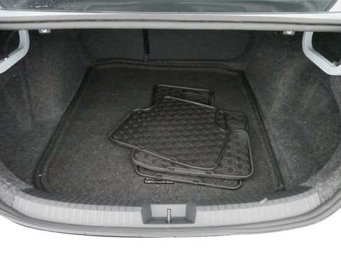 Certified 2025 Volkswagen Jetta SE image 18