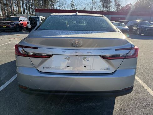 Used 2026 Toyota Camry LE image 5