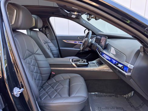 Used 2024 BMW 740i w/ M Sport Professional Package RWD image 16