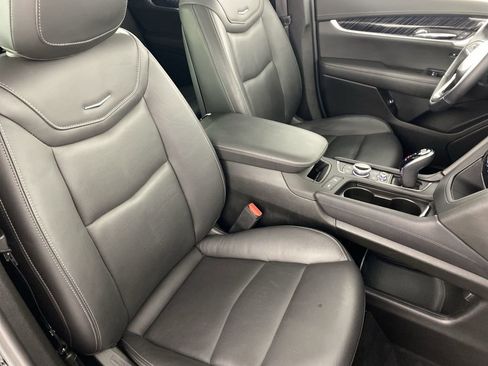 Used 2025 Cadillac XT6 Premium Luxury image 29