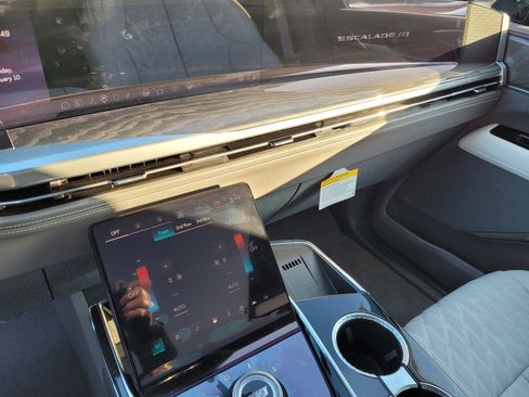 New 2025 Cadillac Escalade IQ Luxury 1 image 9