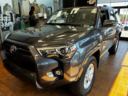 Used 2023 Toyota 4Runner SR5 Premium w/ Moonroof Package RWD image 7