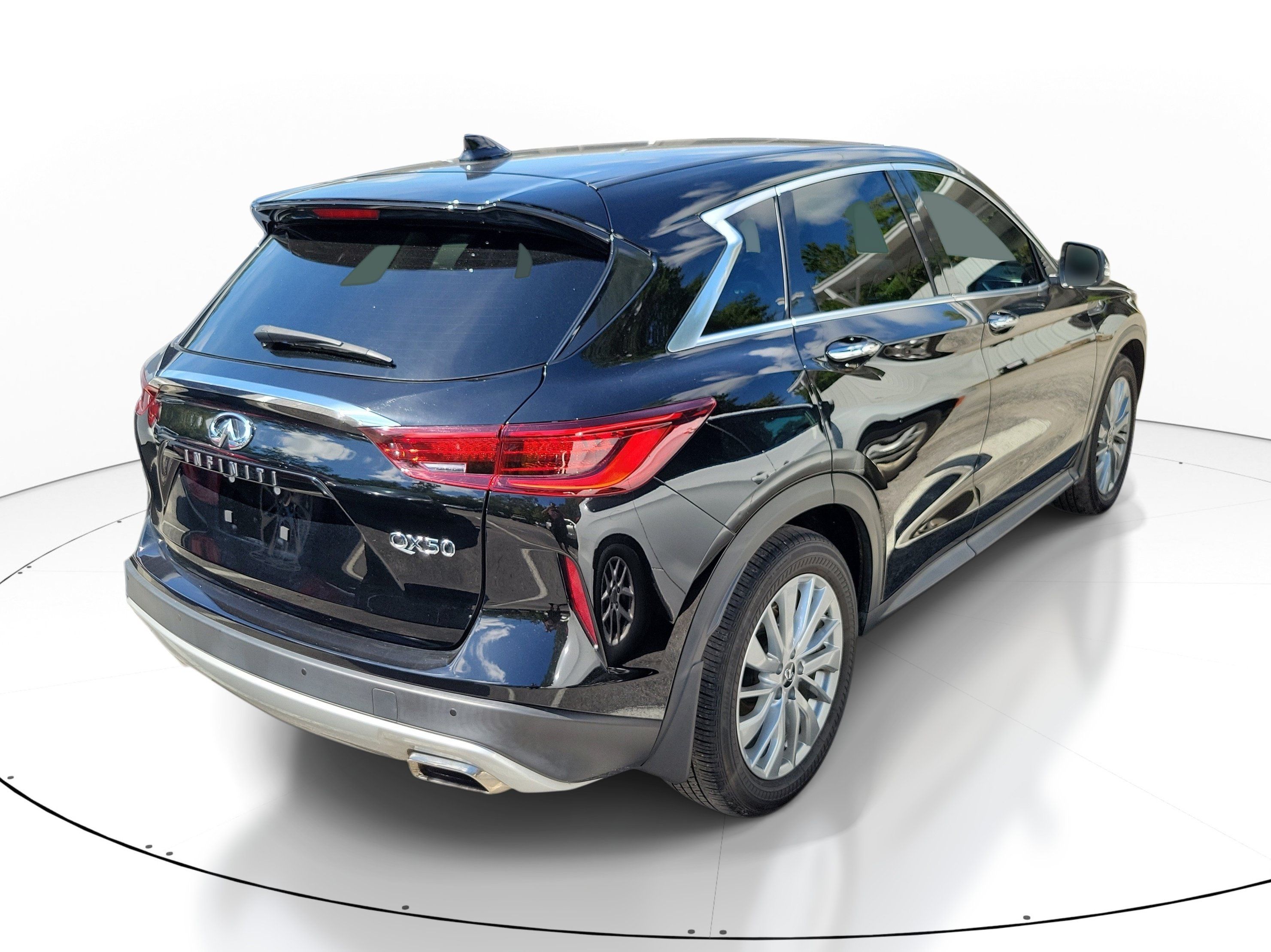 Used 2023 INFINITI QX50 Pure FWD image 2
