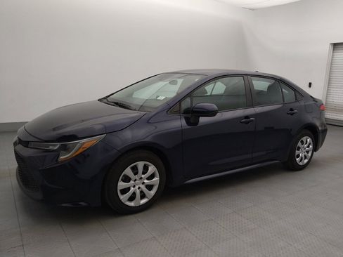 Used 2021 Toyota Corolla LE image 2
