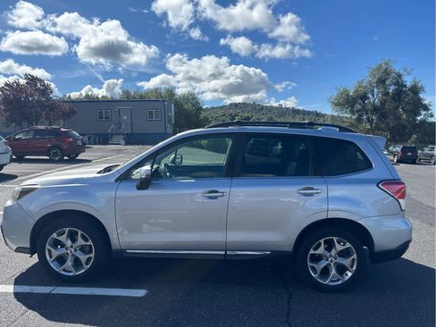 Used 2018 Subaru Forester 2.5i Touring AWD/4WD image 8