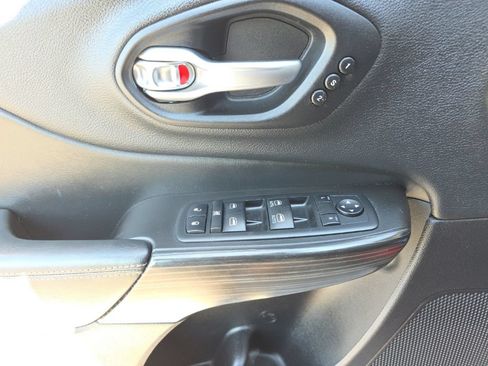 Used 2014 Jeep Cherokee Limited w/ Technology Group AWD/4WD image 16