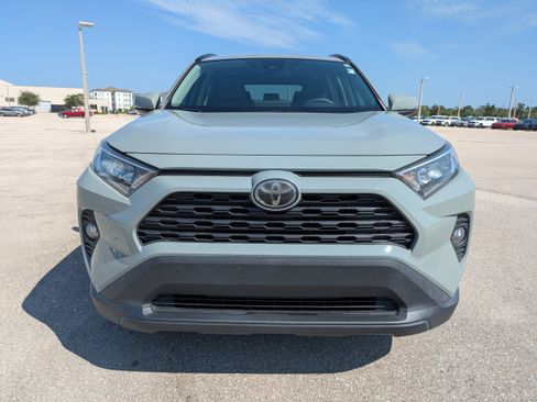 Used 2021 Toyota RAV4 XLE w/ Convenience Package FWD image 9