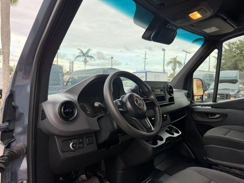 Used 2019 Mercedes-Benz Sprinter 144 image 12