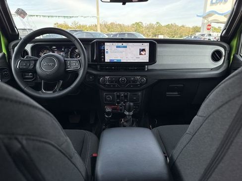 Used 2025 Jeep Wrangler Willys image 19