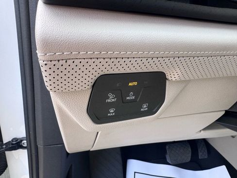 Used 2024 Volkswagen Atlas SE image 11