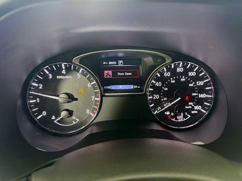 Used 2019 Nissan Pathfinder S image 10