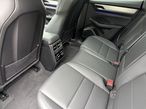 Used 2025 Porsche Macan 4S Electric image 31