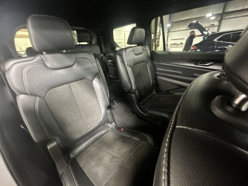 Used 2023 Jeep Grand Cherokee L Laredo AWD/4WD image 27