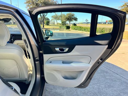 Used 2020 Volvo S60 T5 Momentum w/ Protection Package image 20