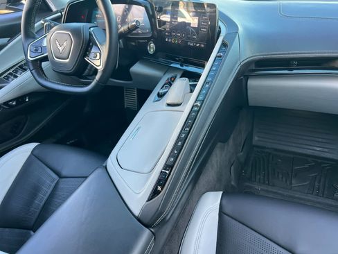 Used 2023 Chevrolet Corvette Stingray Premium Conv w/ Z51 Performance Package image 3