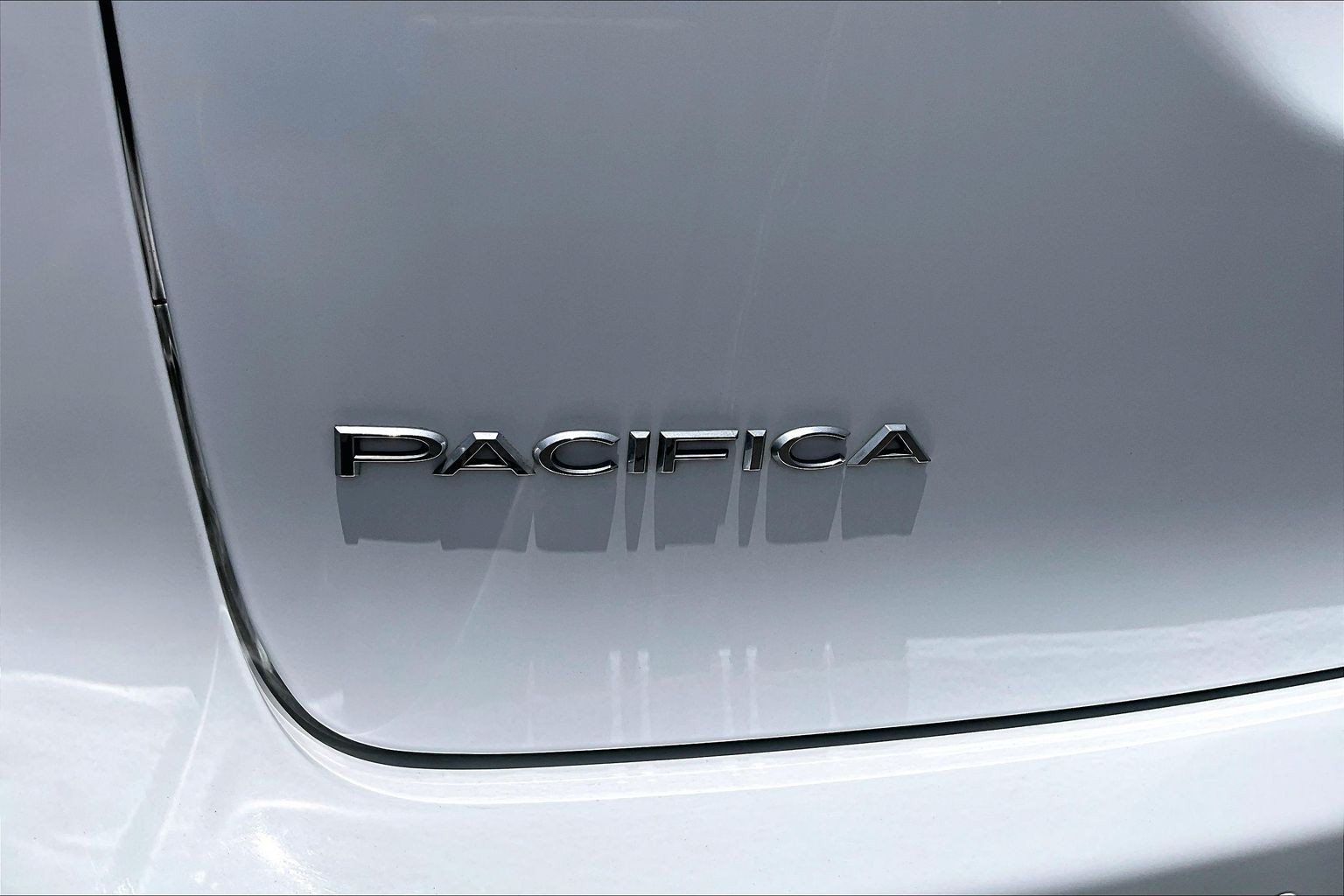 Used 2023 Chrysler Pacifica Touring-L FWD image 33