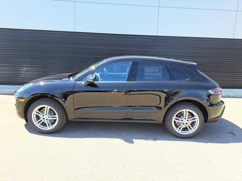 Used 2025 Porsche Macan image 2