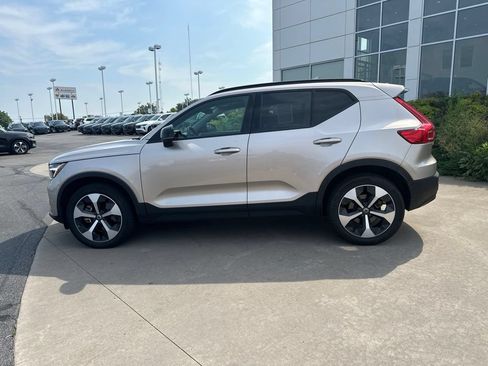 Used 2024 Volvo XC40 B5 Plus w/ Protection Package Premier AWD/4WD image 8