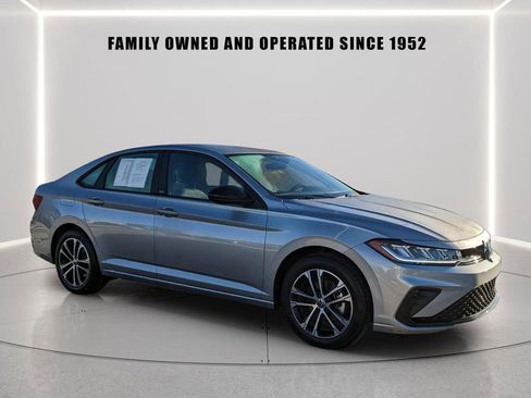 Certified 2025 Volkswagen Jetta Sport image 6