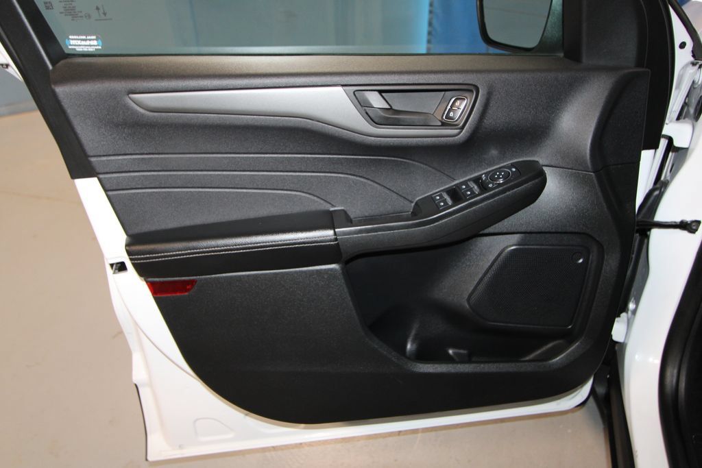 Used 2025 Ford Escape Active FWD image 5